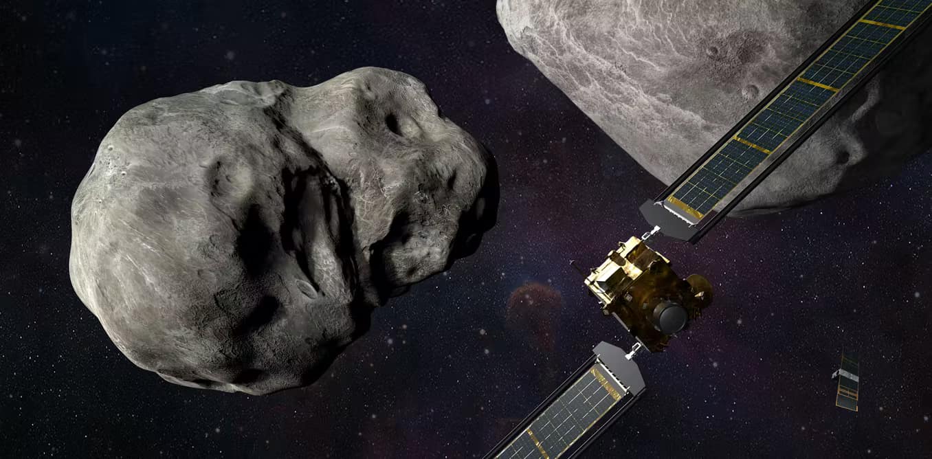 La sonda DART (NASA) e il LICIACube (ASI) prima dell'impatto sull'asteroide binario Didymos (vista artista).
