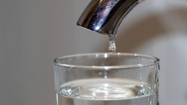Cinque semplici modi per usare meno acqua a casa