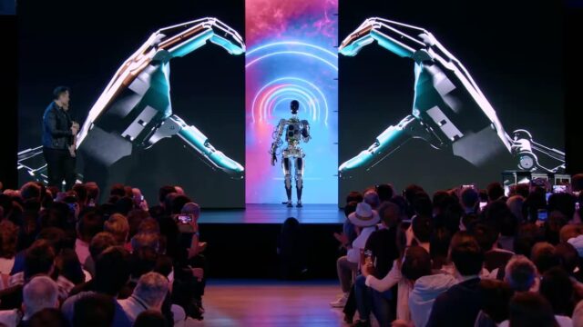 Il robot umanoide Optimus di Tesla