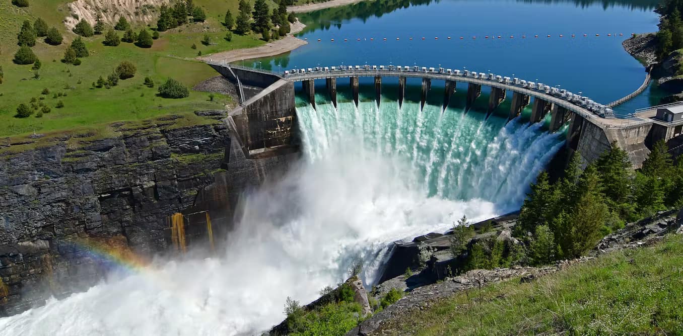 La diga di Seli'š Ksanka Qlispe' fornisce elettricità sufficiente per circa 147.000 abitazioni nella riserva indiana di Flathead nel Montana.