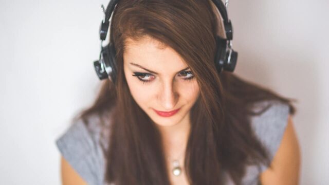 Perché la musica riporta alla mente i ricordi? Cosa dice la scienza