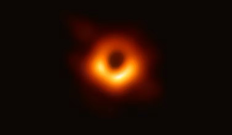 Prima immagine di un buco nero