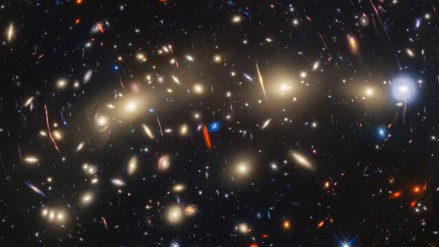 L’immagine dell’ammasso galattico MACS0416