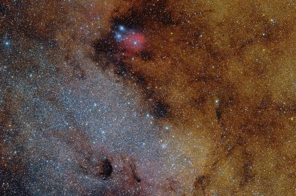 Charles Messier, M24, uno spazio vuoto nelle nubi di polvere interstellare in Sagittario, la regione al centro della Via Lattea