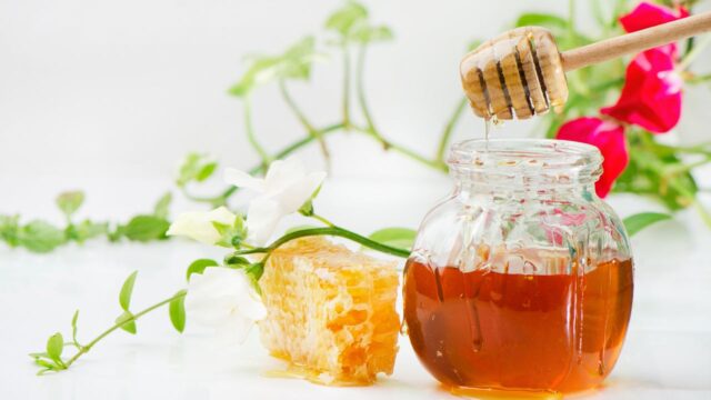 Il miele contro il raffreddore da fieno: ecco cosa dice la ricerca