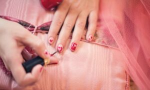 Le manicure in gel e le unghie acriliche sono pericolose?